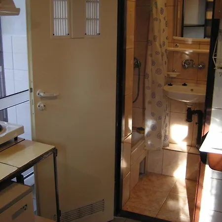 A- Kawalerka Mala Halczyna 9 Do Centrum 6 Przystankow Guest house Krakow