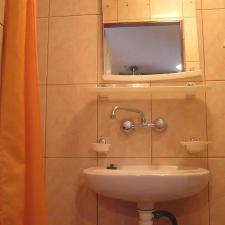 A-klimatyzacja Kawalerka Mala Halczyna 9 Do Centrum 6 Przystankow بيت ضيافة كراكوفيا