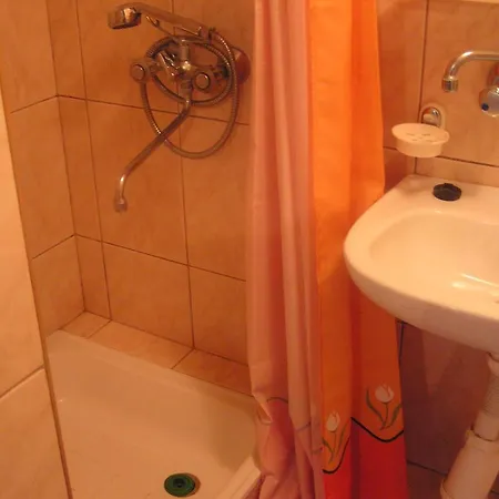 Guest house A- Kawalerka Mala Halczyna 9 Do Centrum 6 Przystankow Krakow