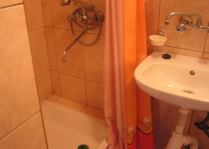 Πανσιόν A-klimatyzacja Kawalerka Mala Halczyna 9 Do Centrum 6 Przystankow Krasków